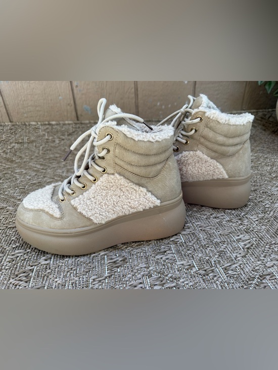 Steve Madden Tan Platform Lace-Up Shearling Boots size 6 - Picture 5 of 10